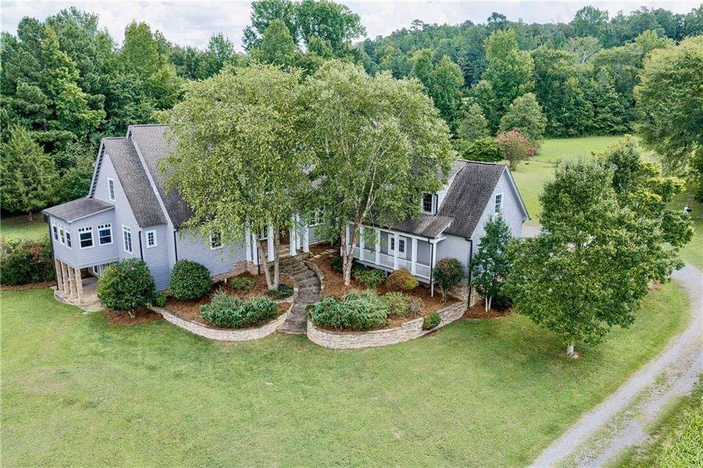 Image 6 of property listing at 538 Spring Place Road NE, White, GA 30184