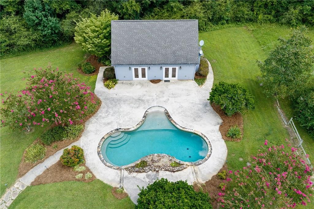 Image 76 of property listing at 538 Spring Place Road NE, White, GA 30184