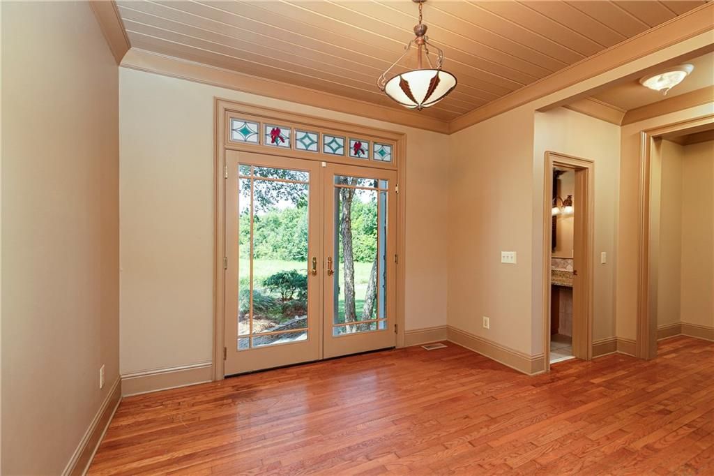 Image 8 of property listing at 538 Spring Place Road NE, White, GA 30184