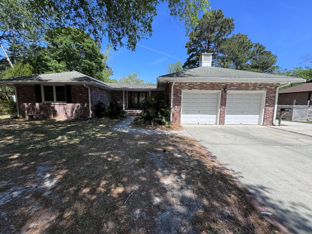 686 Pelzer Drive, Mount Pleasant, SC 29464