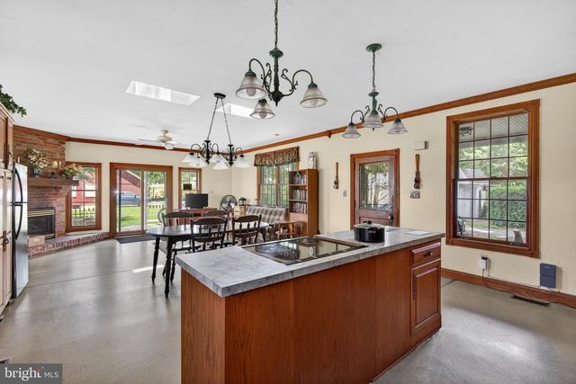 4023 MINUTE DR, Columbia, PA 17512