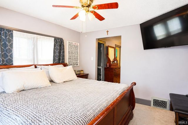 556 River Avenue, South Bend, IN 46601