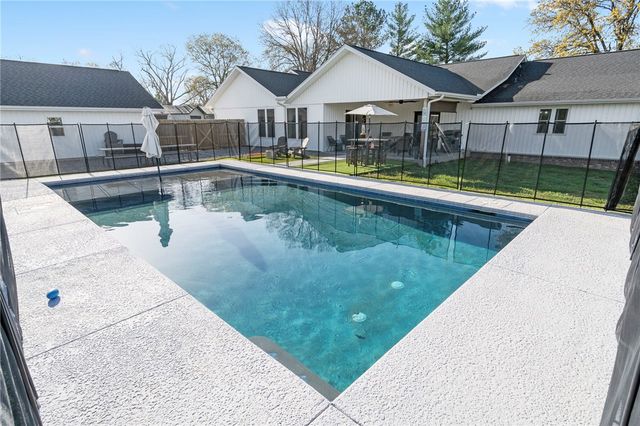 9248 E McNelly Road, Bentonville, AR 72712