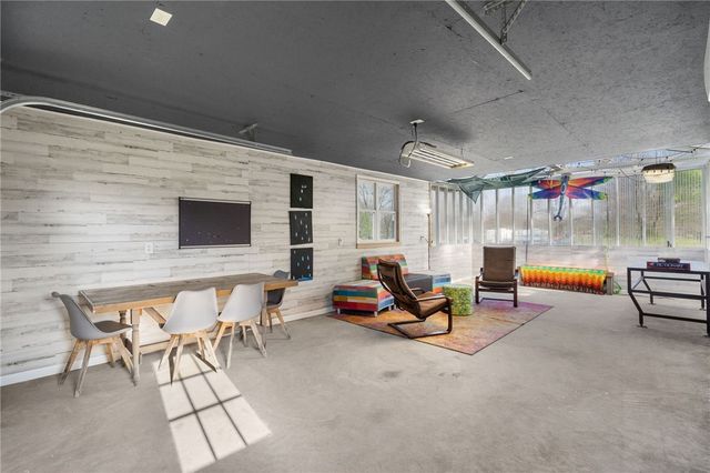 9248 E McNelly Road, Bentonville, AR 72712