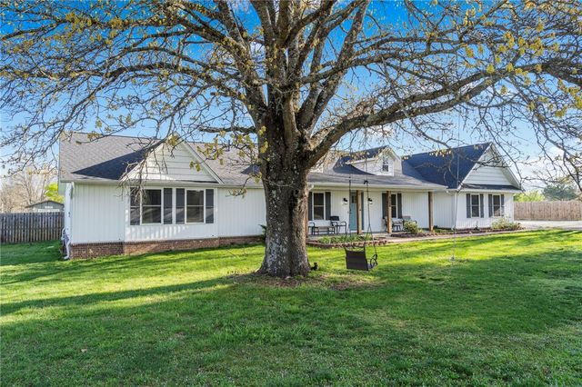 9248 E McNelly Road, Bentonville, AR 72712