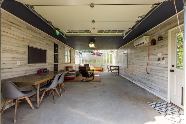 9248 E McNelly Road, Bentonville, AR 72712