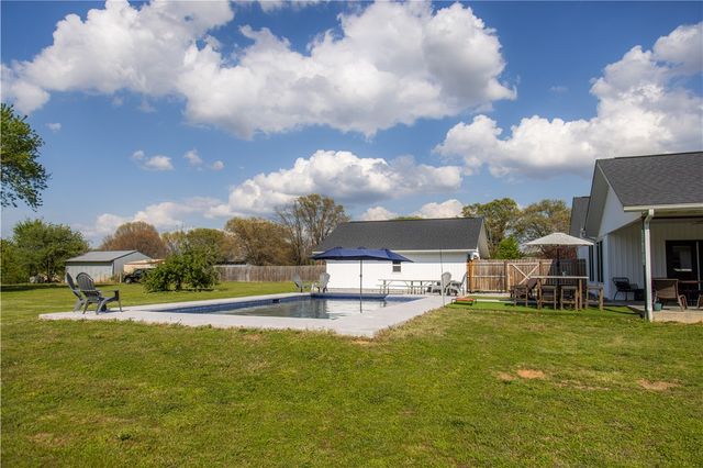 9248 E McNelly Road, Bentonville, AR 72712