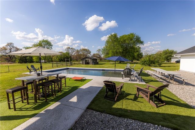 9248 E McNelly Road, Bentonville, AR 72712