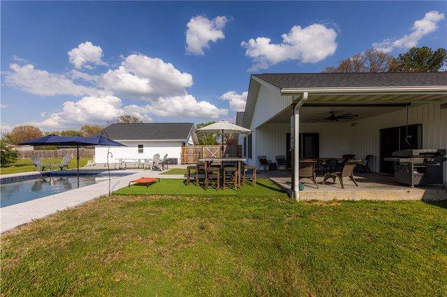9248 E McNelly Road, Bentonville, AR 72712