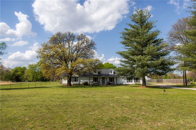 9248 E McNelly Road, Bentonville, AR 72712
