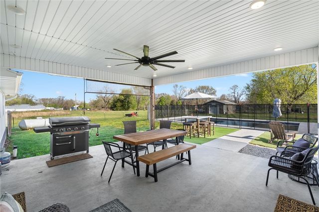 9248 E McNelly Road, Bentonville, AR 72712