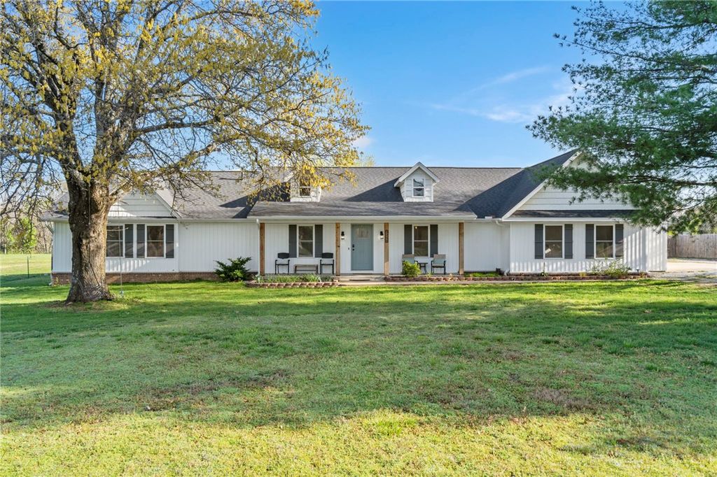 9248 E McNelly Road, Bentonville, AR 72712