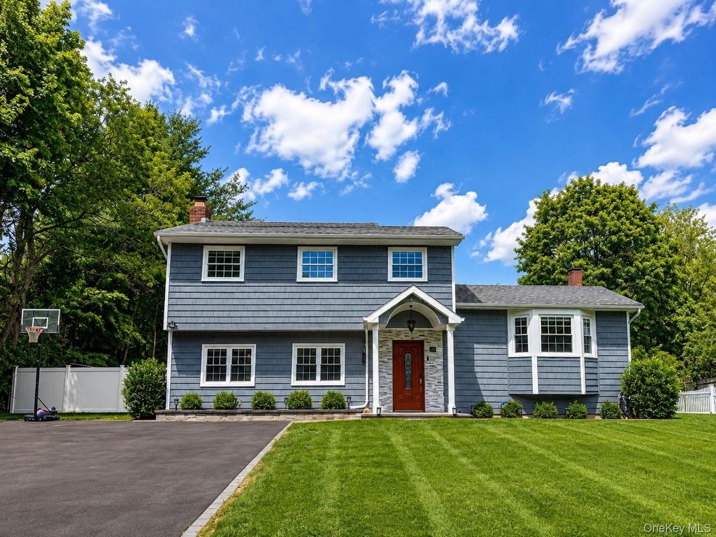 25 Charter Avenue, Dix Hills, NY 11746 — photo 4