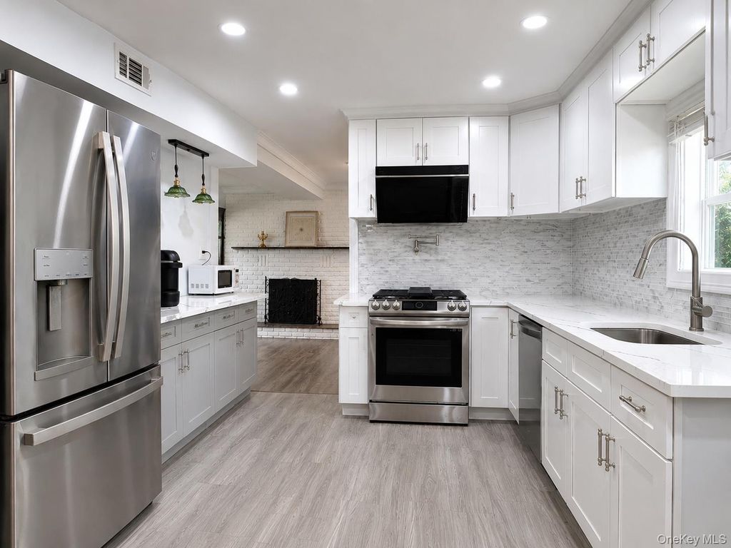 25 Charter Avenue, Dix Hills, NY 11746 — photo 5