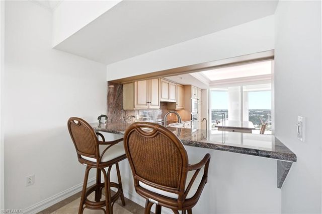 60 Seagate DR 1606, Naples, FL 34103