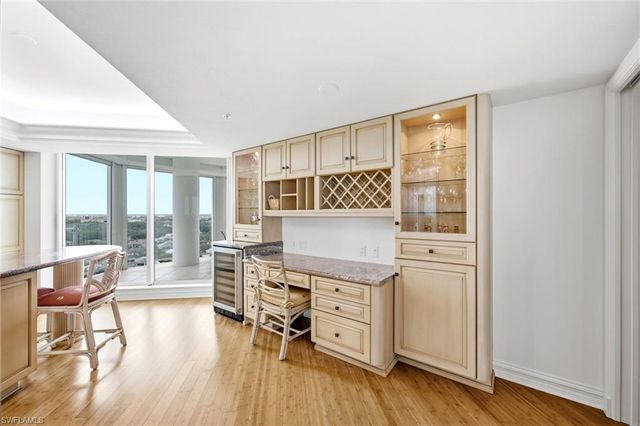 60 Seagate DR 1606, Naples, FL 34103