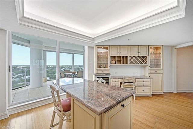 60 Seagate DR 1606, Naples, FL 34103