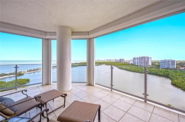 60 Seagate DR 1606, Naples, FL 34103