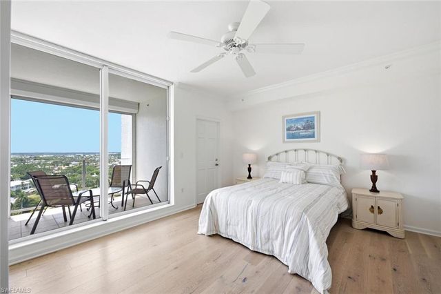 60 Seagate DR 1606, Naples, FL 34103