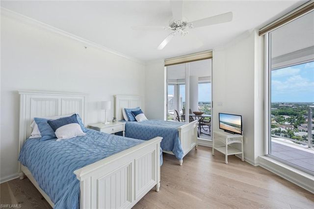 60 Seagate DR 1606, Naples, FL 34103