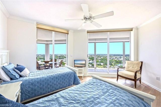 60 Seagate DR 1606, Naples, FL 34103