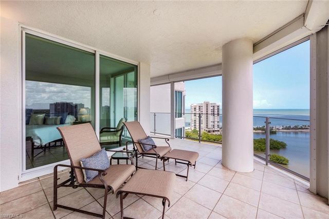 60 Seagate DR 1606, Naples, FL 34103