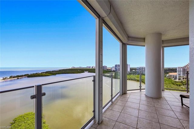 60 Seagate DR 1606, Naples, FL 34103