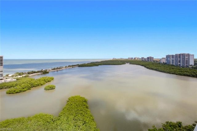 60 Seagate DR 1606, Naples, FL 34103