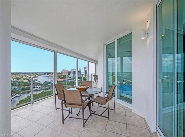 60 Seagate DR 1606, Naples, FL 34103