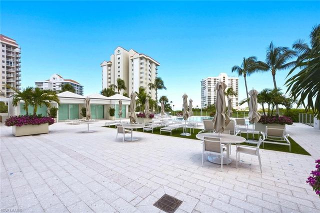 60 Seagate DR 1606, Naples, FL 34103