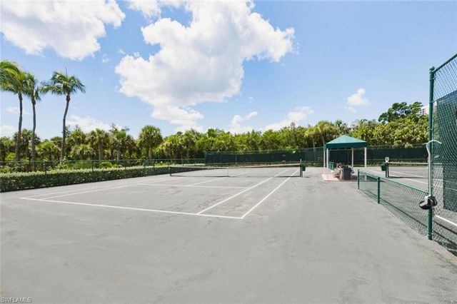 60 Seagate DR 1606, Naples, FL 34103