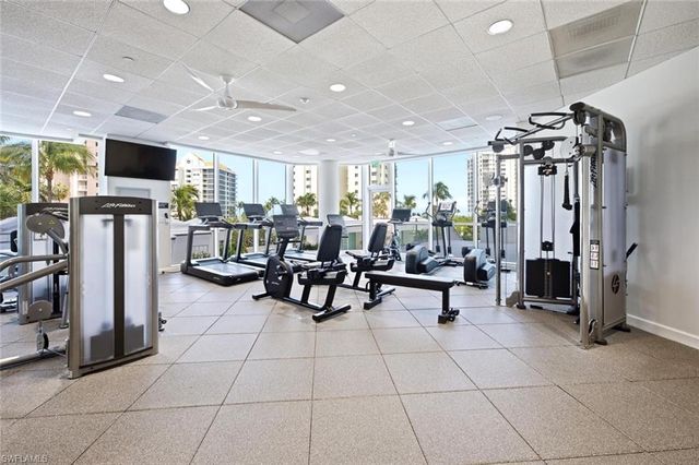 60 Seagate DR 1606, Naples, FL 34103