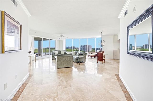 60 Seagate DR 1606, Naples, FL 34103