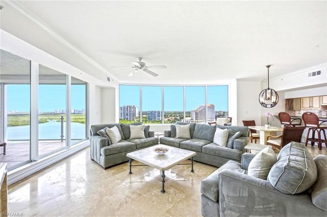 60 Seagate DR 1606, Naples, FL 34103