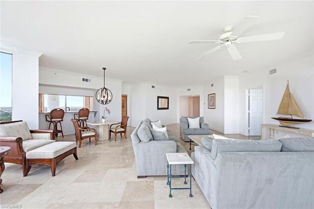 60 Seagate DR 1606, Naples, FL 34103