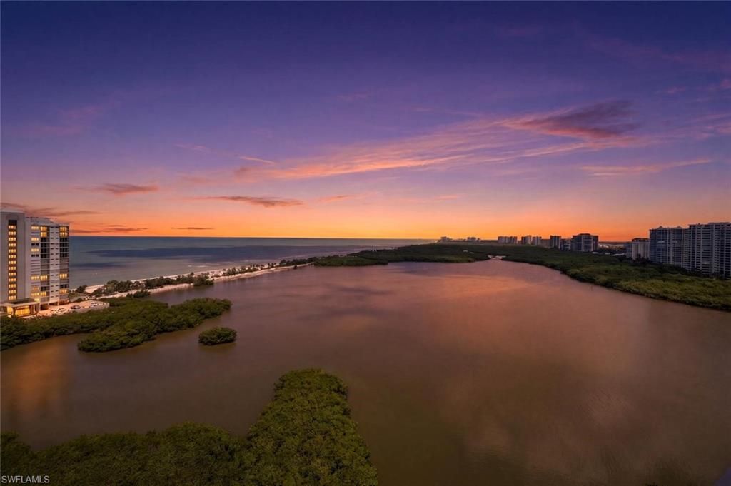 60 Seagate DR 1606, Naples, FL 34103