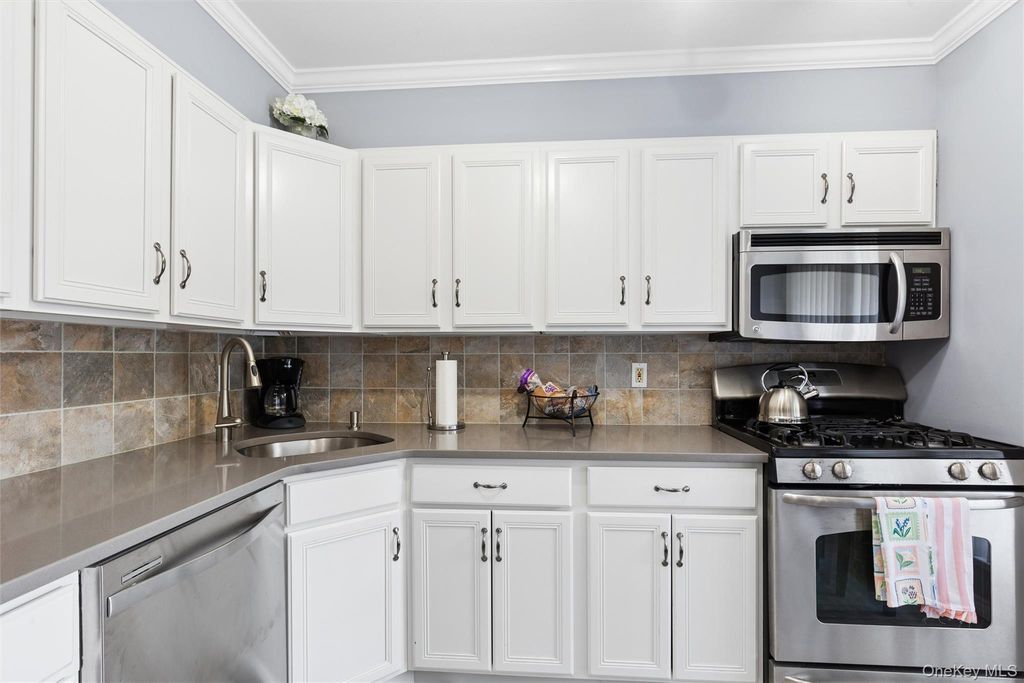 2 Hemlock Court 2, Selden, NY 11784 — photo 3