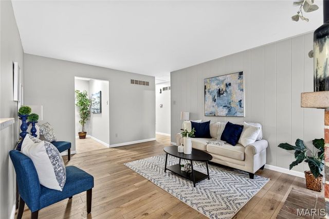 3519 Rue De Renard, Florissant, MO 63034