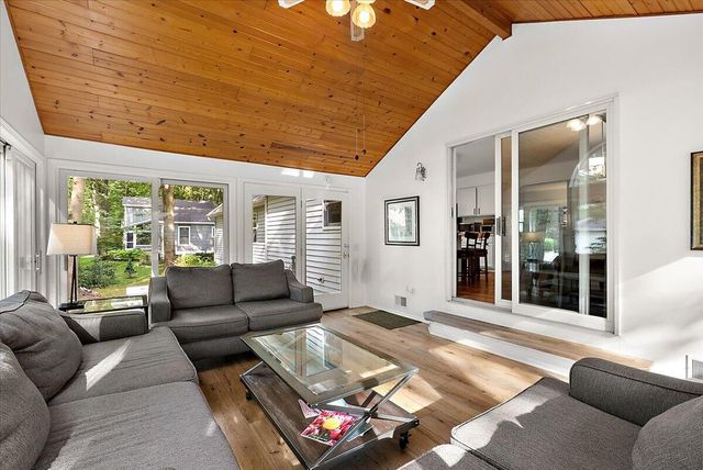 997 Singapore Drive, Saugatuck, MI 49453