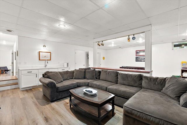 997 Singapore Drive, Saugatuck, MI 49453