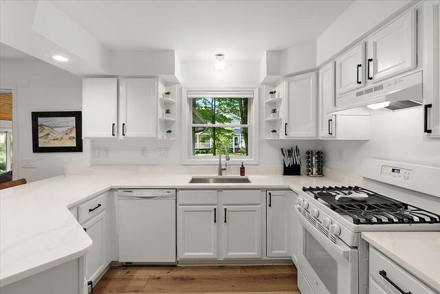 997 Singapore Drive, Saugatuck, MI 49453