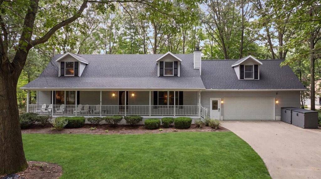 997 Singapore Drive, Saugatuck, MI 49453