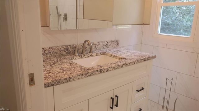 415 Pin Oak RD, Newport News, VA 23601