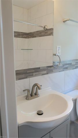 415 Pin Oak RD, Newport News, VA 23601