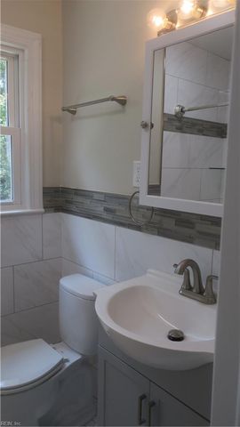 415 Pin Oak RD, Newport News, VA 23601