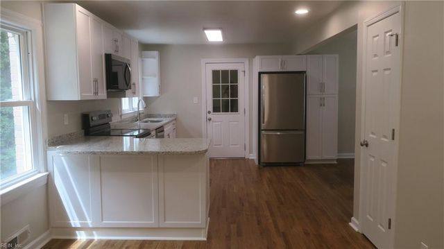 415 Pin Oak RD, Newport News, VA 23601