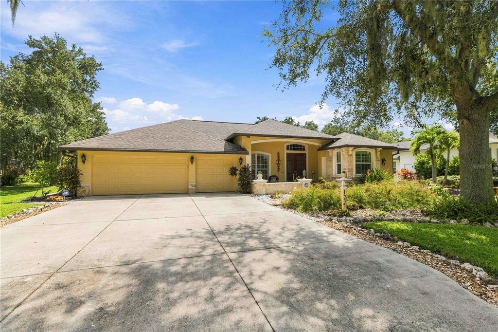 Image 1 of property listing at 127 MILL RUN E, Bradenton, FL 34212