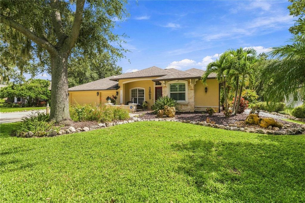 Image 2 of property listing at 127 MILL RUN E, Bradenton, FL 34212