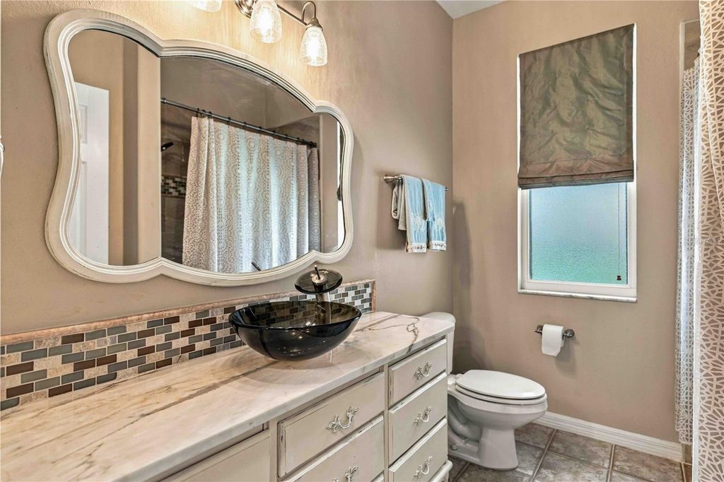 Image 14 of property listing at 127 MILL RUN E, Bradenton, FL 34212