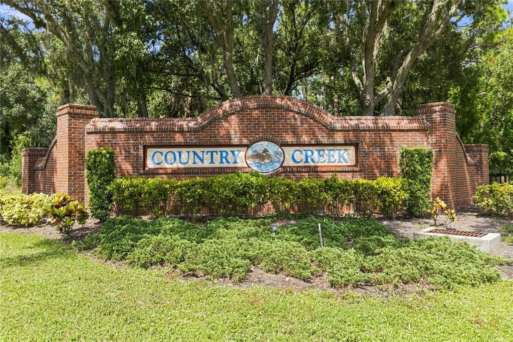 Image 3 of property listing at 127 MILL RUN E, Bradenton, FL 34212